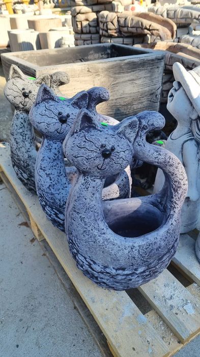 Zewnętrzna betonowa donica w kształcie kota