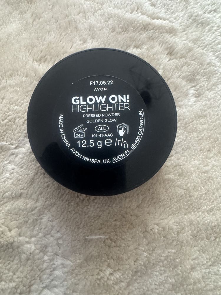 Puder rozświetlający Avon Golden Glow
