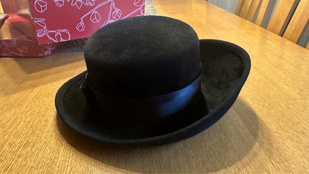 Kapelusz czarny od modystki