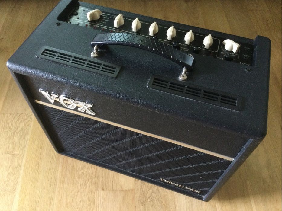 Wzmacniacz gitarowy VOX VT 20+ i kabel Fender Voltage 5m gratis.