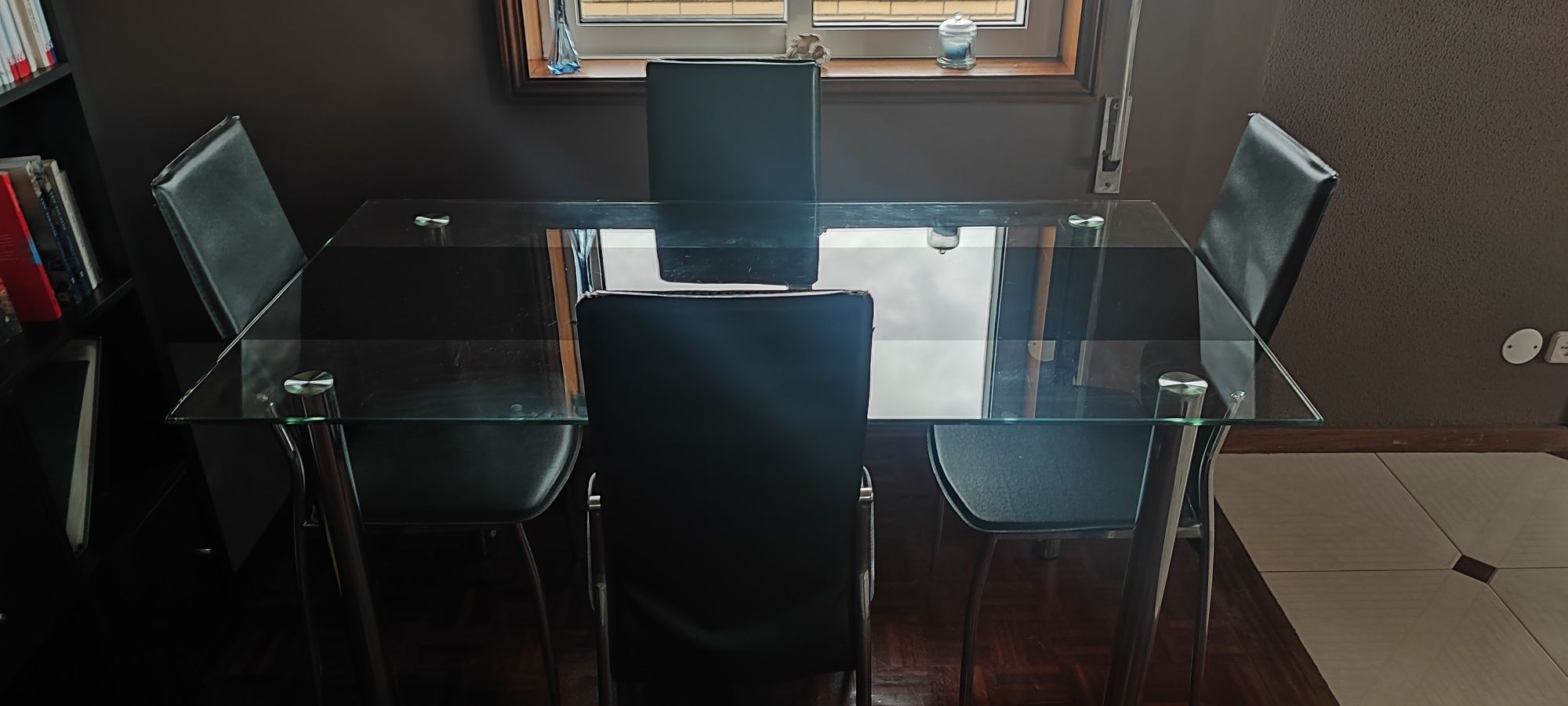 Mesa vidro + 4 cadeiras
