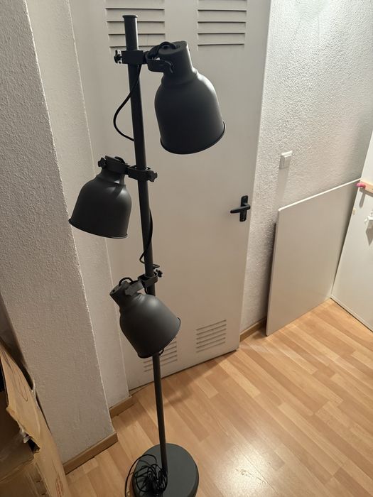 Candeeiro de pé c/3 projetores, cinz escuro ikea HEKTAR