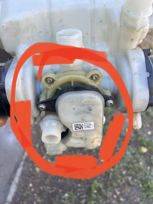 Бачок охолодження Tesla M3