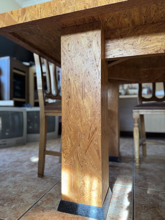 Mesa em material OSB