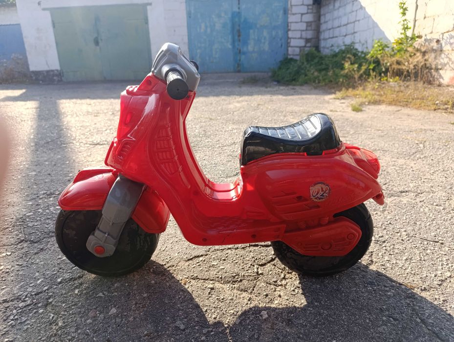 Продам  дитячий  толокар мопед