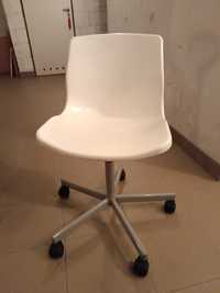 Krzesło białe IKEA