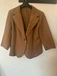 Blazer castanho com ombreiras