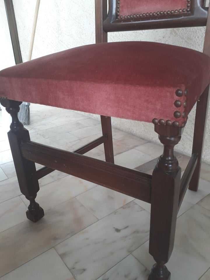 cadeira de madeira e tecido