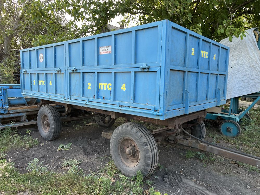 Продам тракторний причеп 2птс4
