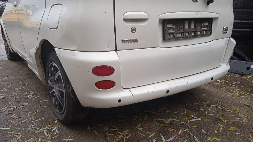 Zderzak tył na czujniki Toyota Yaris Verso 2002 lak. 068