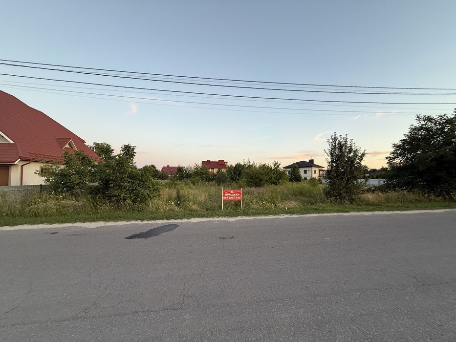 Продається 12 сотих в пригороді Тернополя.