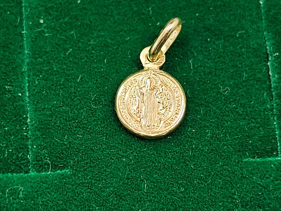 złota zawieszka z matką boską i krzyżem 585 0,63g