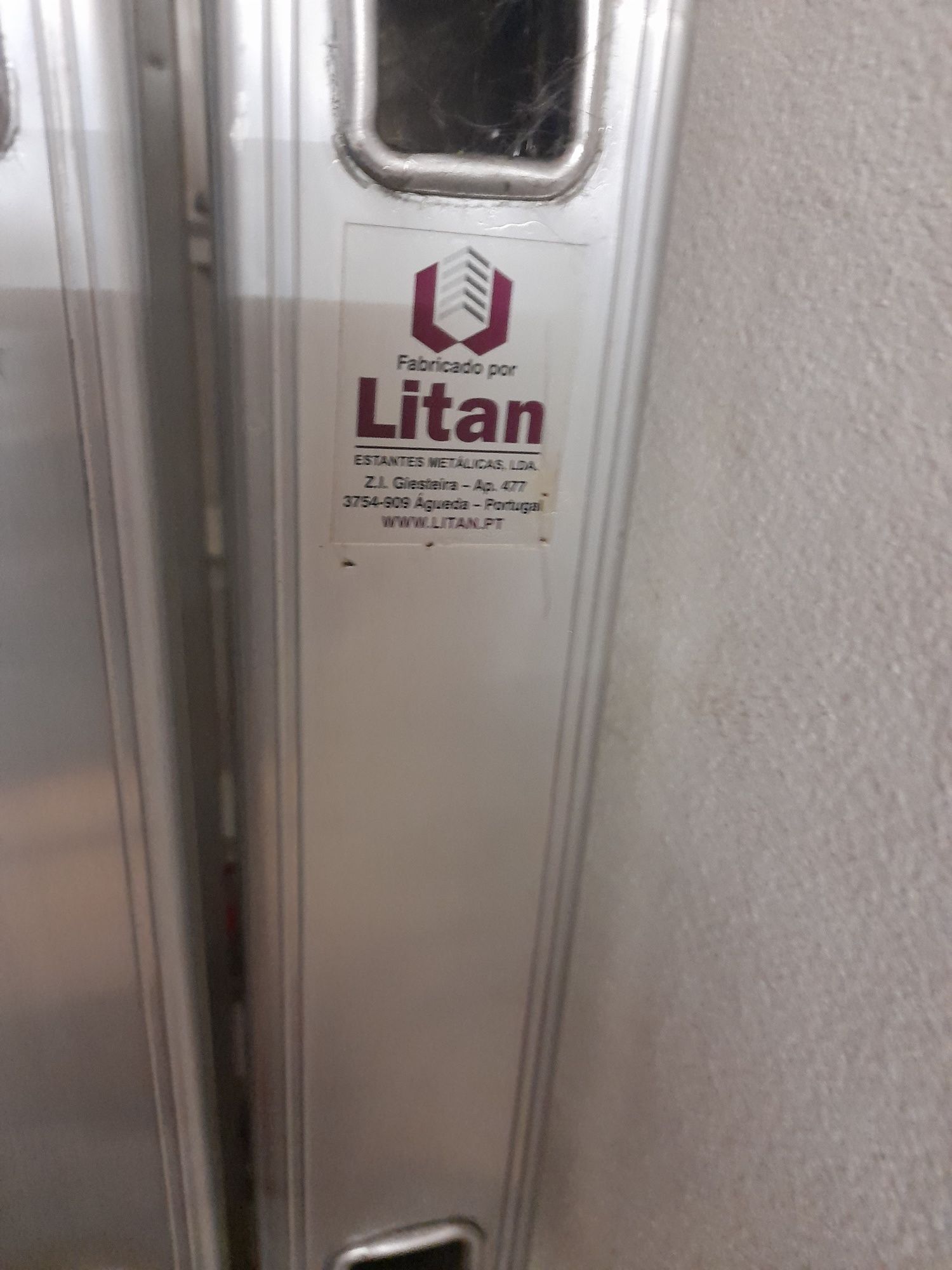 Escada dupla em alumínio