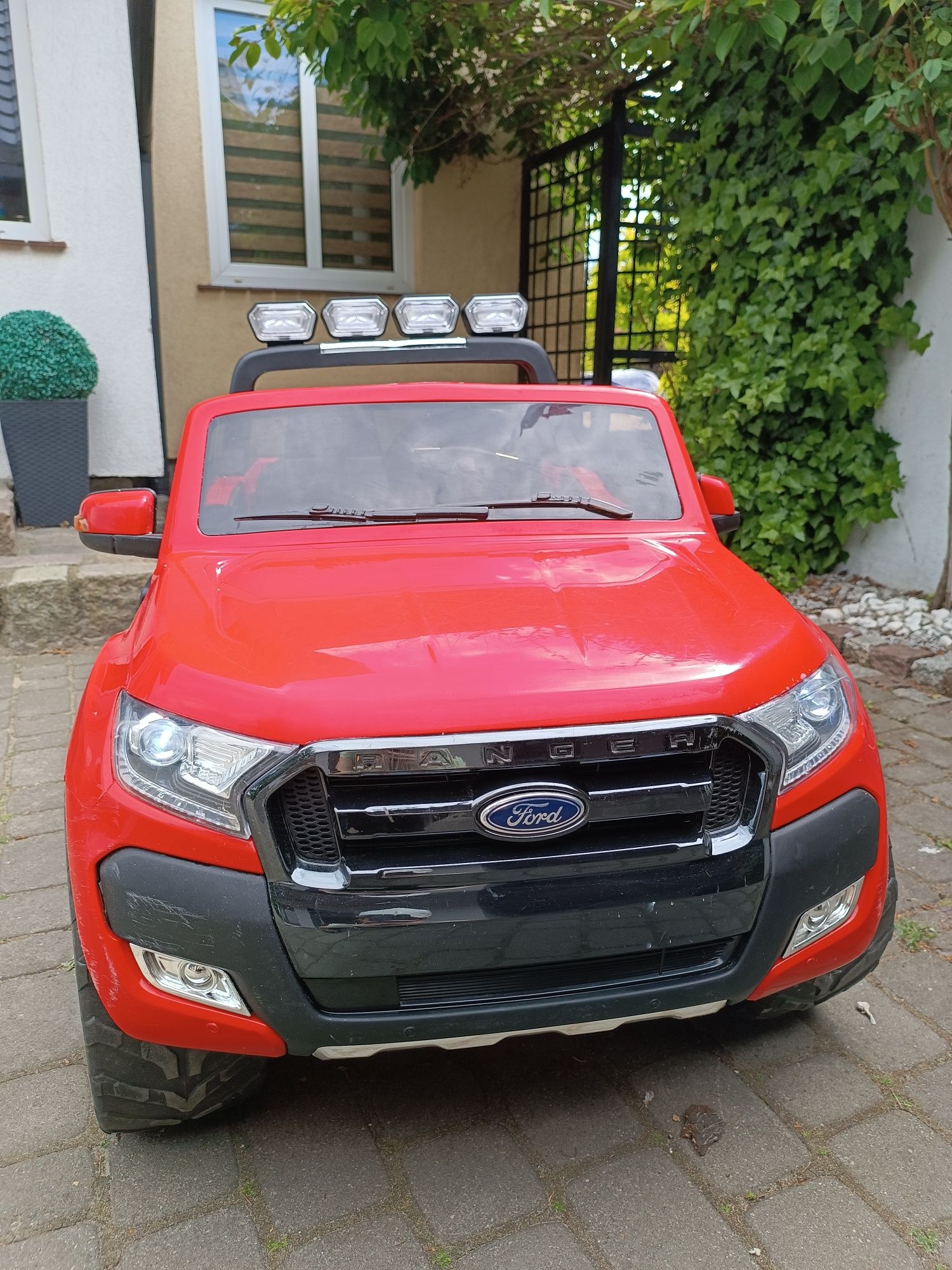 Ford Ranger auto na akumulator