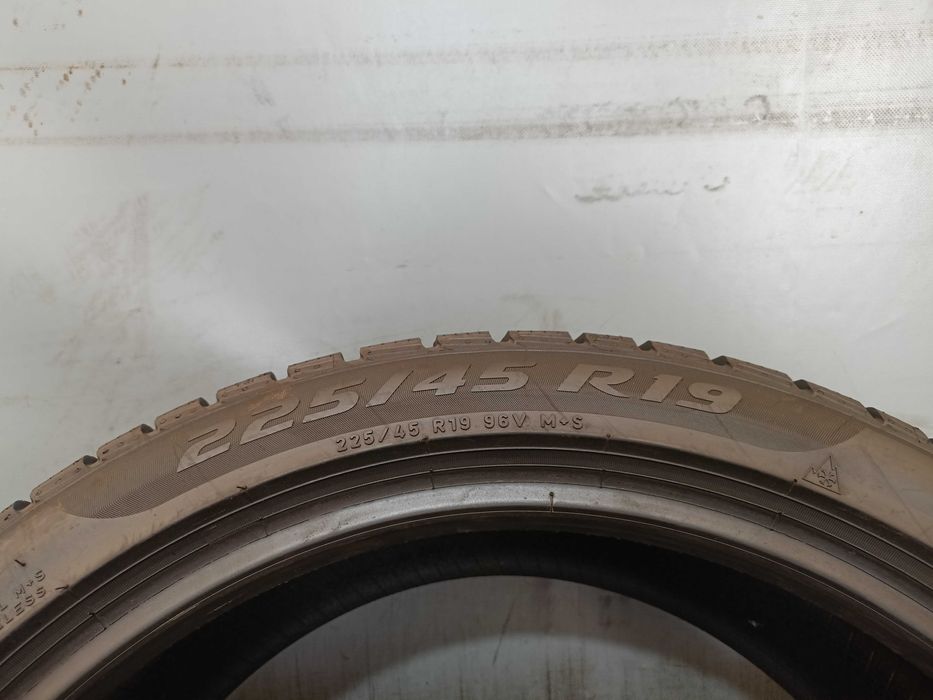 Pirelli SottoZero 3 225/45/19 16r. 96V 7,2mm (3469)