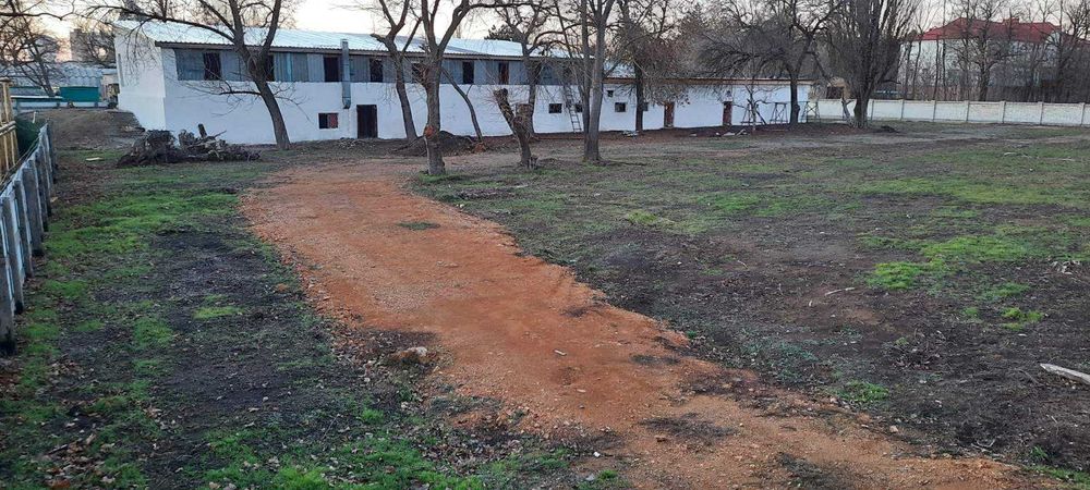 ПРОДАМ /ТОРГ/помещение с прилегающей территорией  Великодолинское