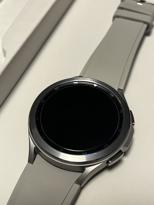 Smartwatch SAMSUNG Galaxy Watch 4 Classic 46mm Srebrny