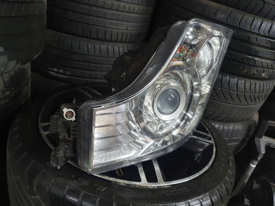 Lampa przod lewa Mercedes Actros mp4 cała ładny stan A960.820.0839