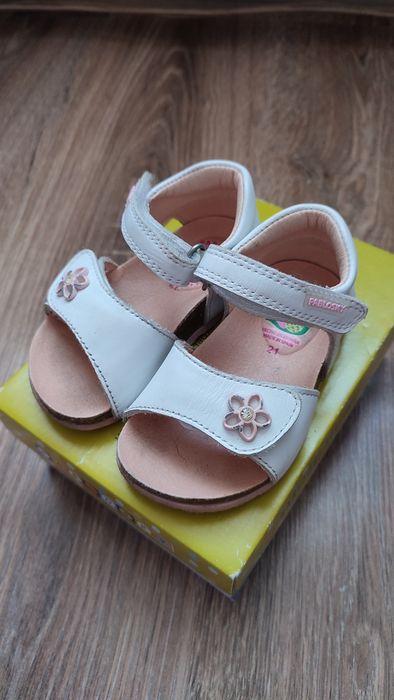 Босоніжки, сандалі для дівчинки