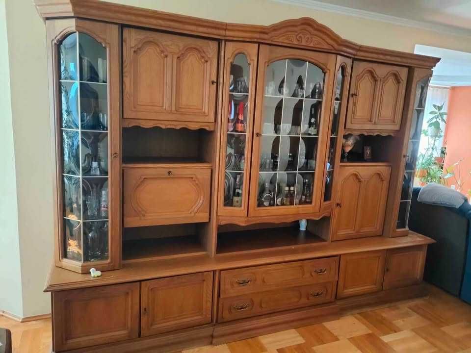 Kredens drewniany