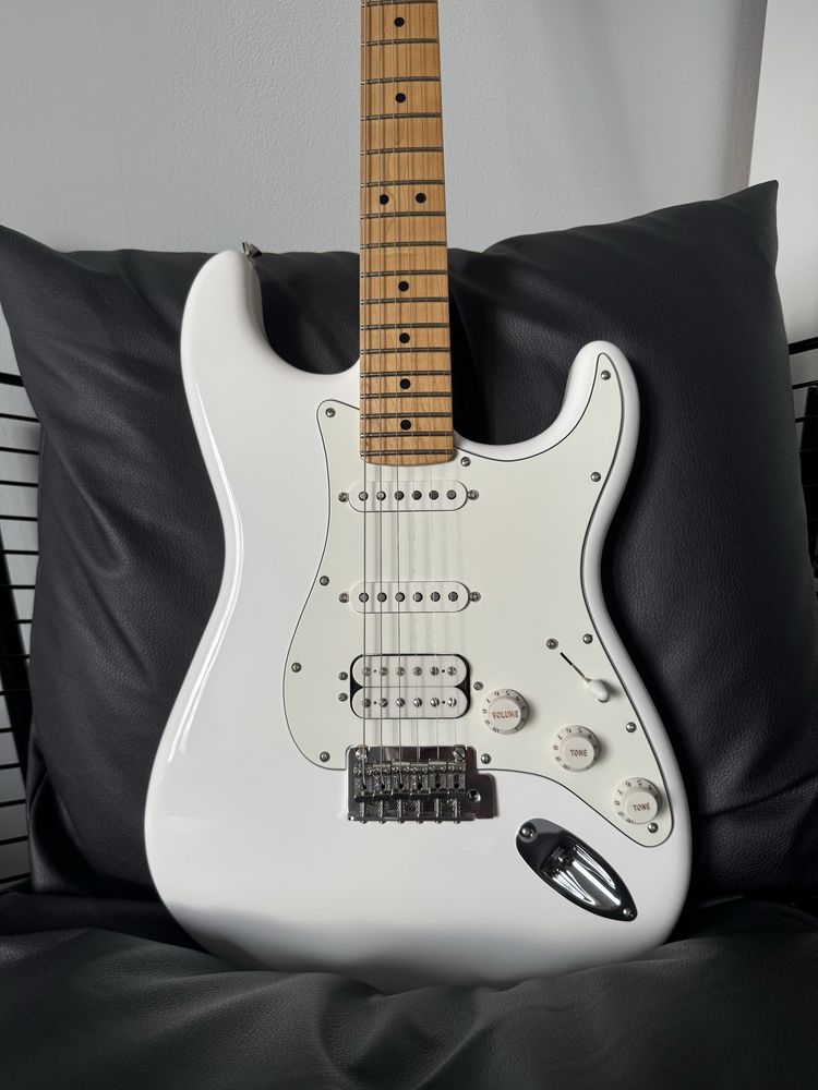 gitara elektryczna Fender Player Stratocaster HSS Polar White