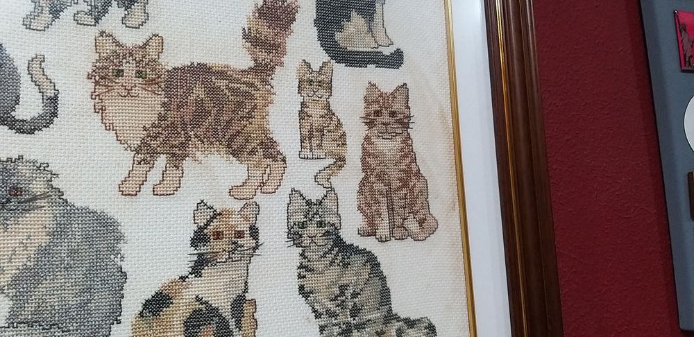 Quadro com gatos, em ponto cruz.
