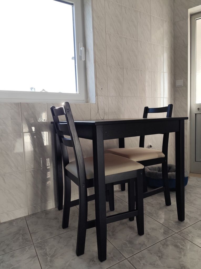 Mesa 74x74cm + 2 cadeiras