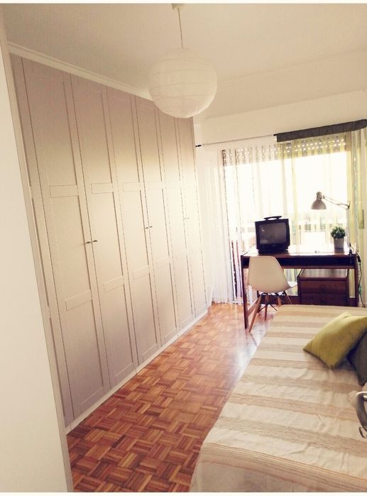 Quarto para alugar com varanda, Linha Azul, Encosta do Sol