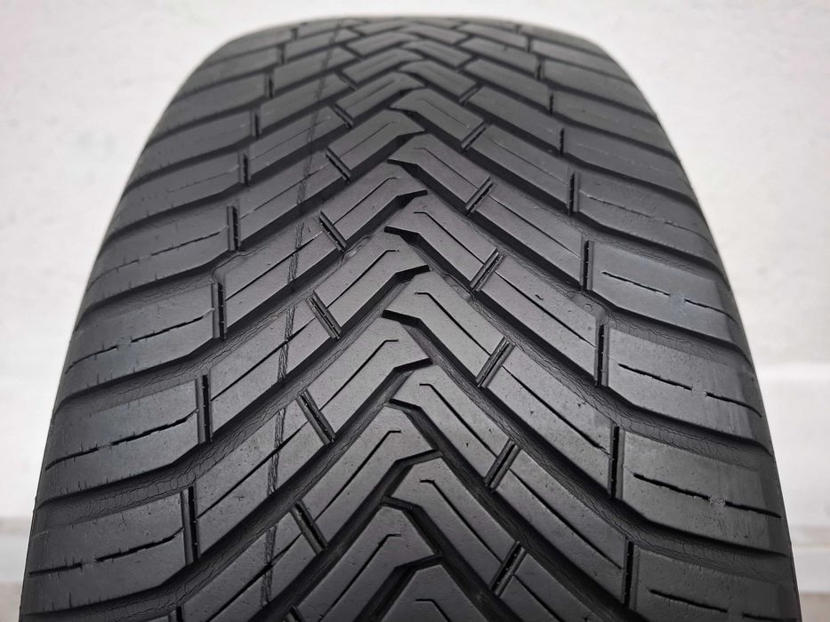 1x 205/55R17 Continental AllSeasonContact 6mm 17r.