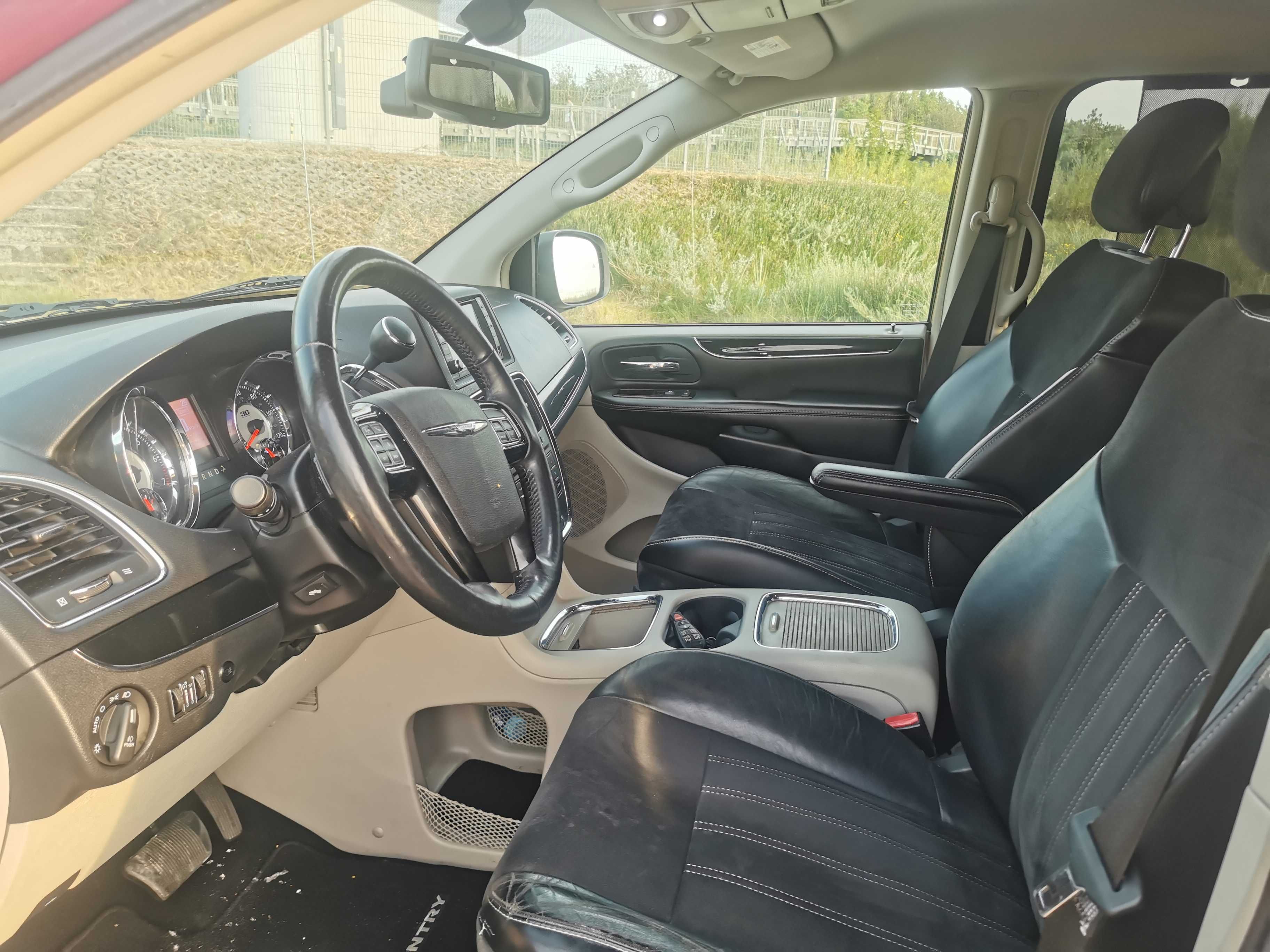 2014 Chrysler Town & Country bogata wersja rocznicowa