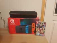 Konsola Nintendo Switch z grą i etui