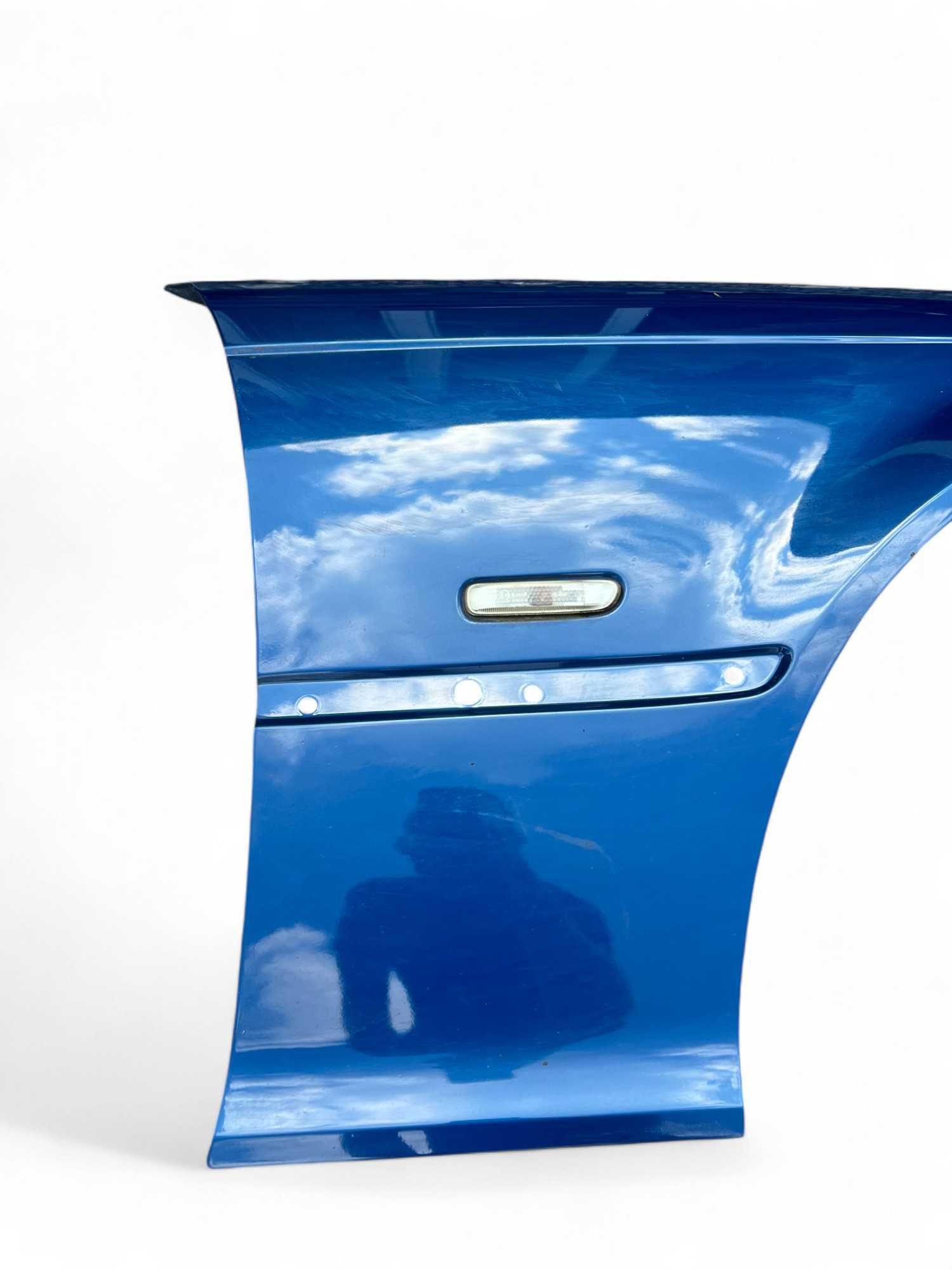 Blotnik prawy przod przedni BMW E46 COUPE CABRIO topasblau przedlift