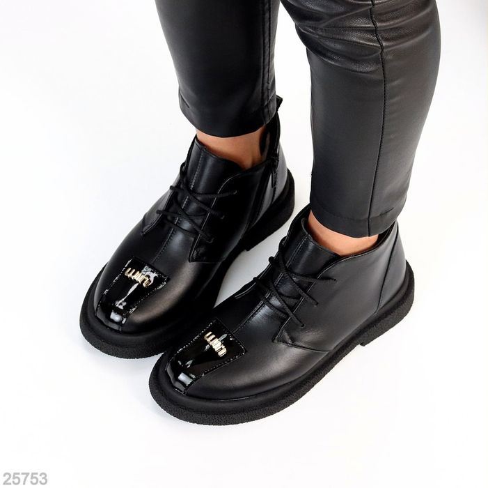 Жіночі шкіряні зимові черевики в кольорах