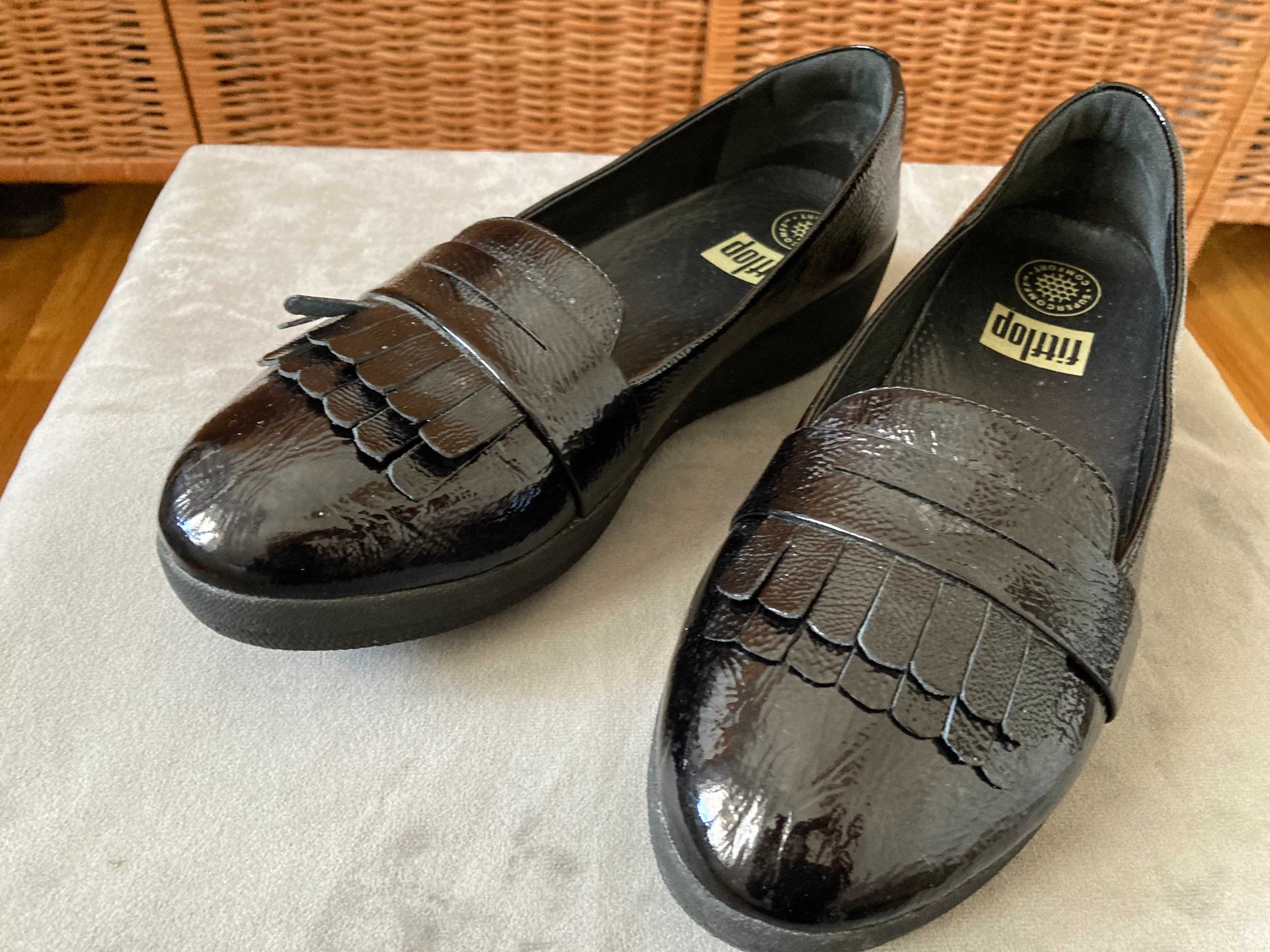 Komfortowe i lekkie skórzane mokasyny FitFlop Superkomff– rozm. 39