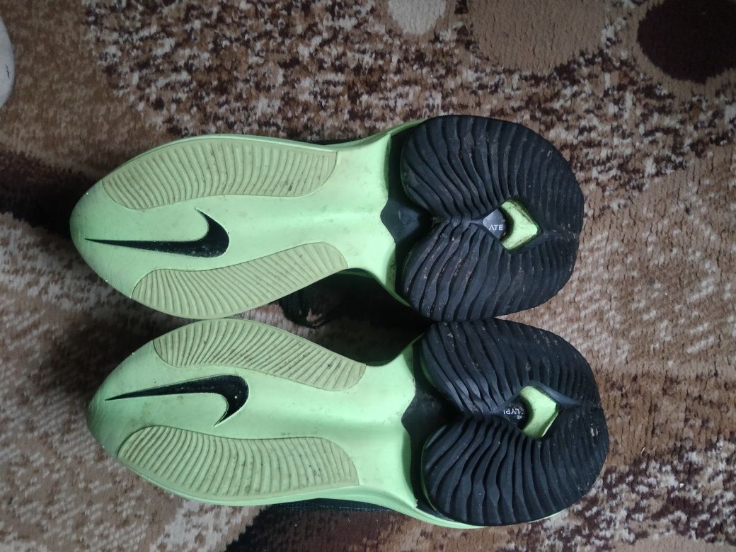 Продам кросовки Nike Air zoom