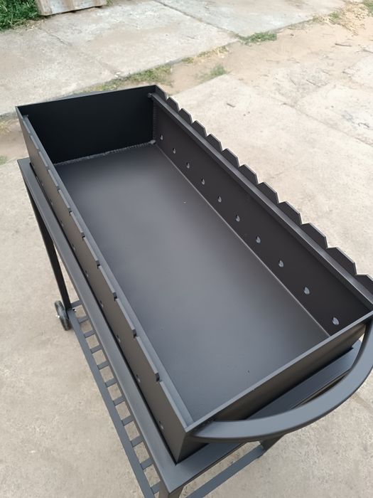 Мангал на колесах в стилі лофт 4 мм