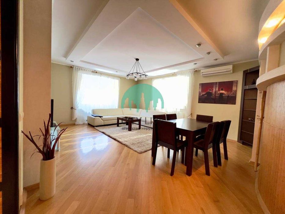 Продаж 3-кім квартири великої площі в Центрі міста (К)