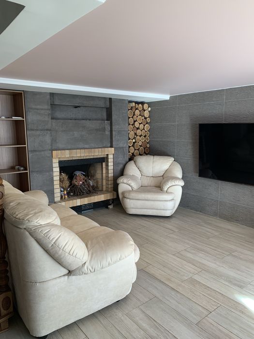 Продається стильний двоповерховий будинок