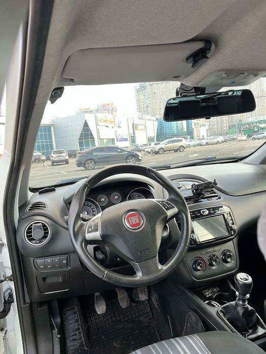 Fiat Punto 2011 року