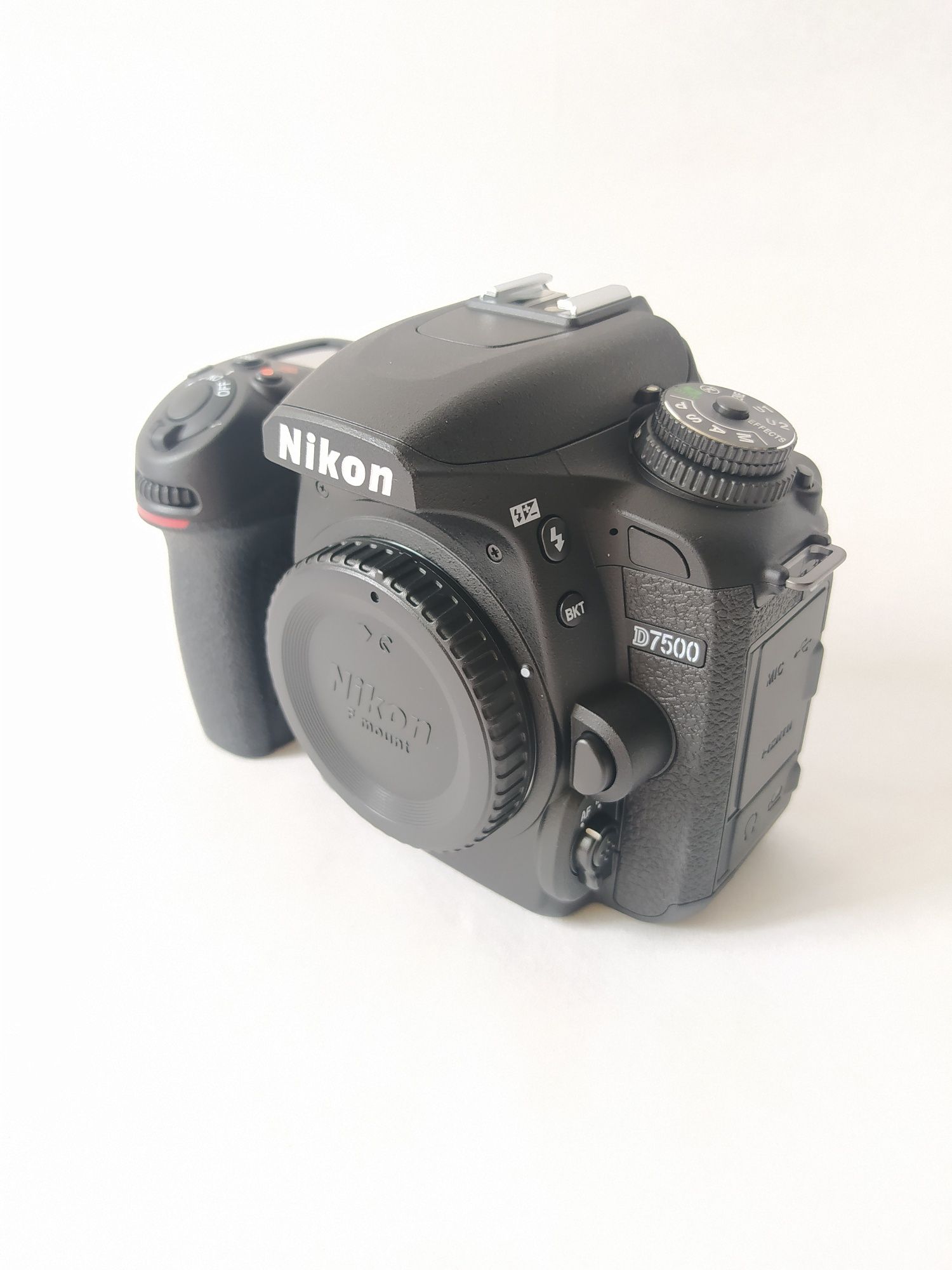 Фотоапарат Nikon D7500 body НОВИЙ