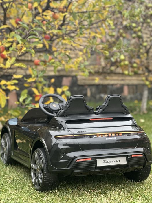 Електромобіль для дітей Porsche Taycan Turbo S Авто на акумуляторі