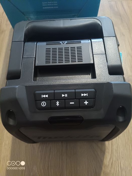 Makita XRM08 (DMR200) 12/18V Bluetooth speaker