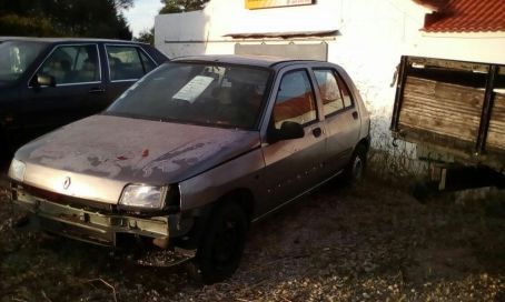 Para peças RENAULT 19 cilindrada 1.4 de 1998 boa mecânica vários carro