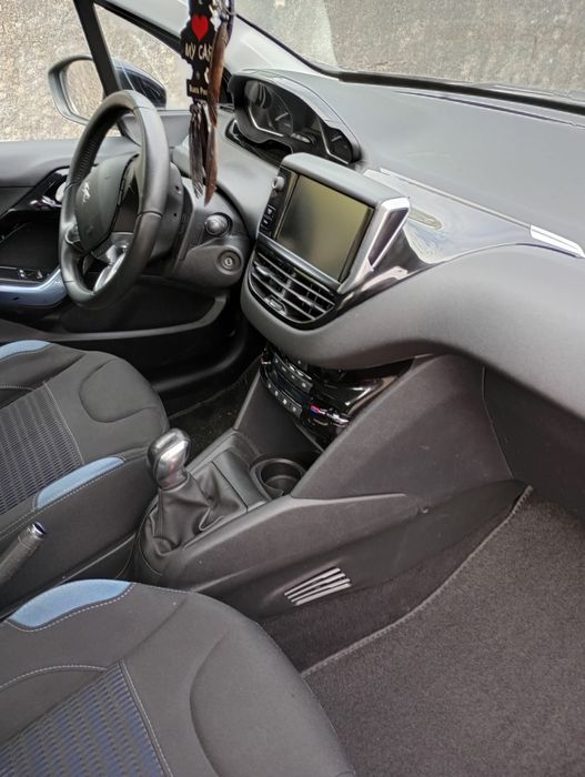 Peugeot 208 em bom estado