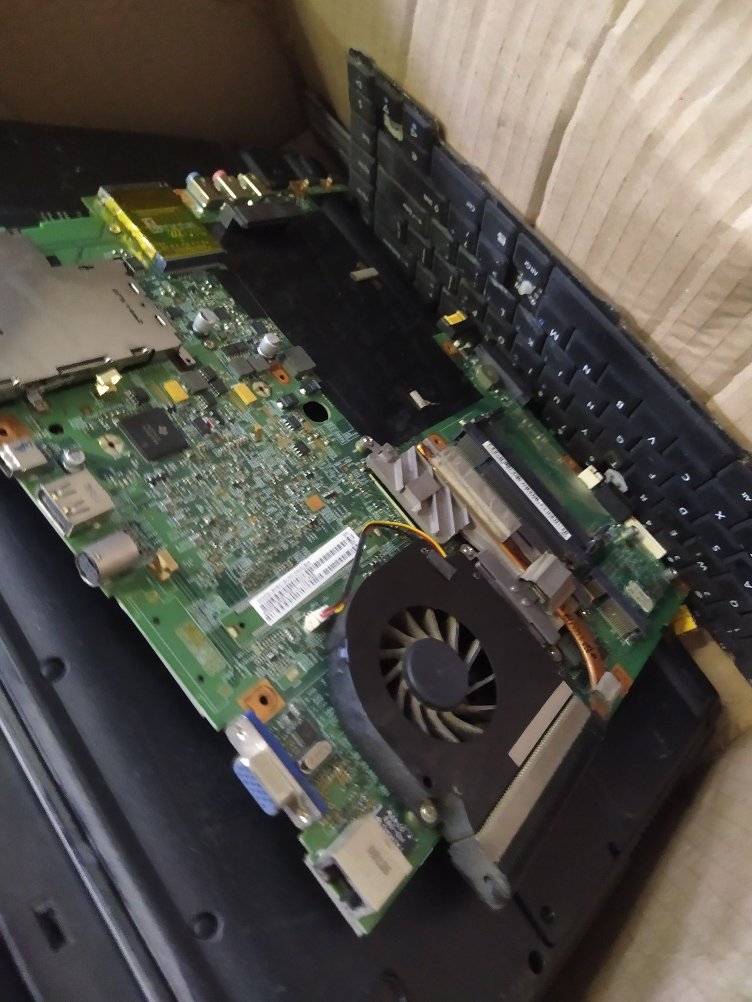 laptop uszkodzony, złom