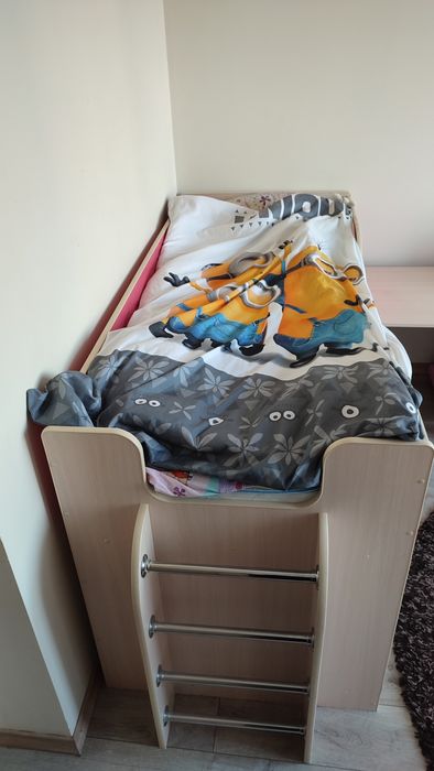 Ліжко для дівчинки з видвигающим столиком