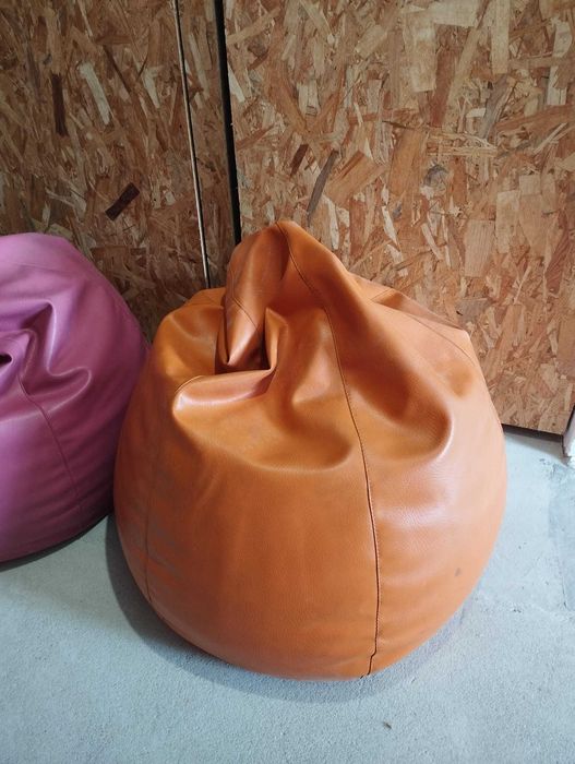Pufe Laranja Pele Sintética