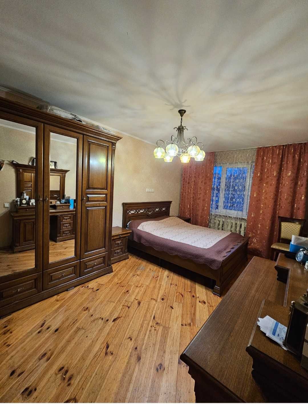 № 12456 - 3 к. простора квартира, кухня студія, Центр, Хлібна