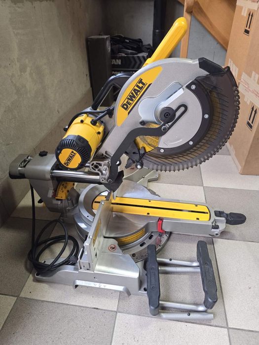 Dewalt DWS779 торцовка