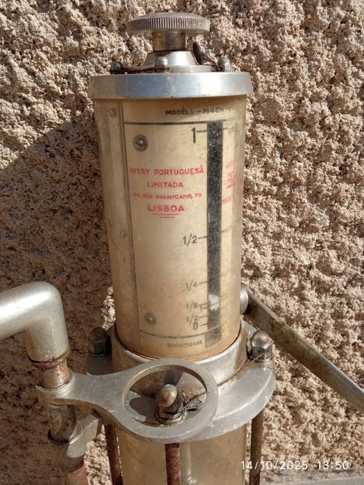 Bomba antiquíssima de medicação e extração do azeite